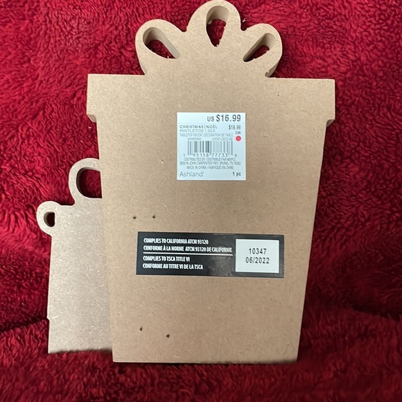 Ashland Christmas Tabletop Decoration Wooden Present Red & Green - Picture 2 of 4